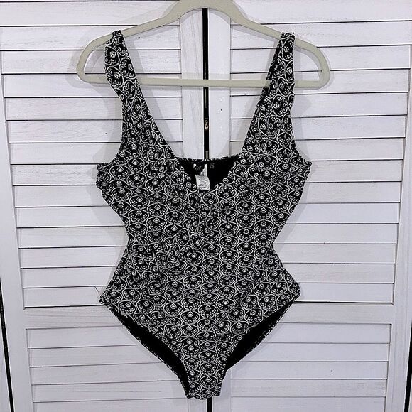 Nip Tuck Size 8 One Piece Swimsuit Blue & White Ruffle - Picture 2 of 16